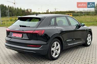 Позашляховик / Кросовер Audi e-tron 2019 в 