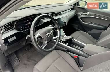 Позашляховик / Кросовер Audi e-tron 2019 в 