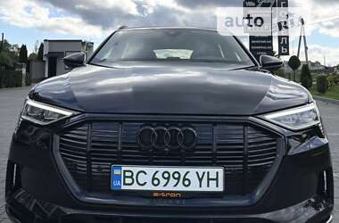 Позашляховик / Кросовер Audi e-tron 2022 в 