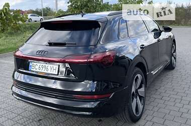 Позашляховик / Кросовер Audi e-tron 2022 в 