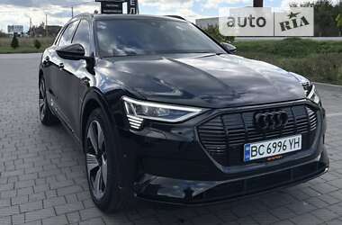 Позашляховик / Кросовер Audi e-tron 2022 в 
