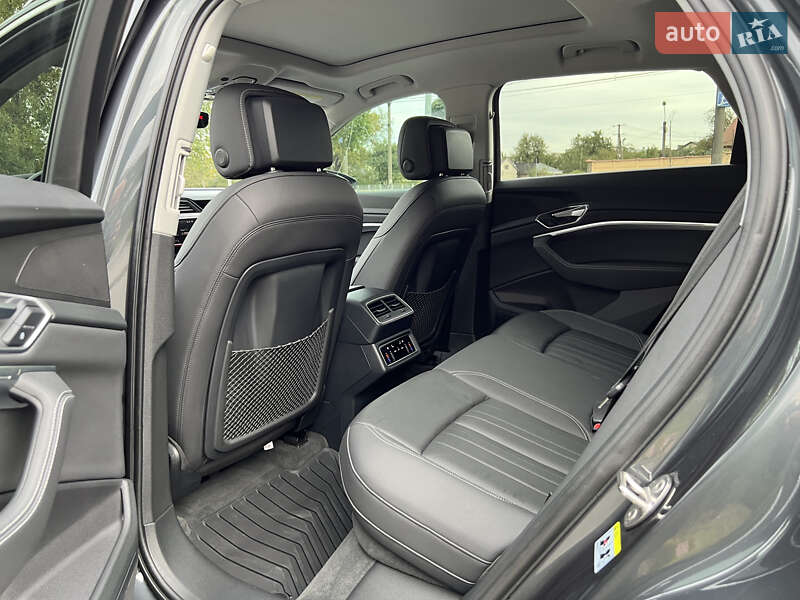 Внедорожник / Кроссовер Audi e-tron 2019 в Львове