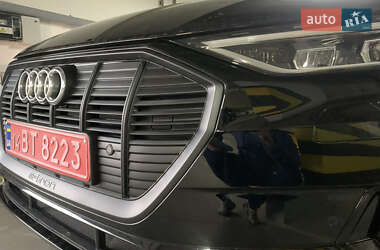 Позашляховик / Кросовер Audi e-tron 2020 в 
