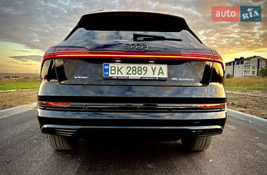 Внедорожник / Кроссовер Audi e-tron 2019 в 