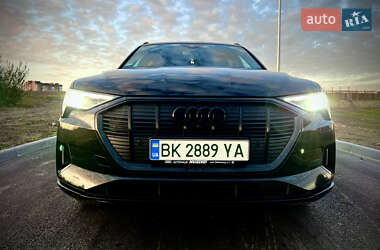 Внедорожник / Кроссовер Audi e-tron 2019 в 