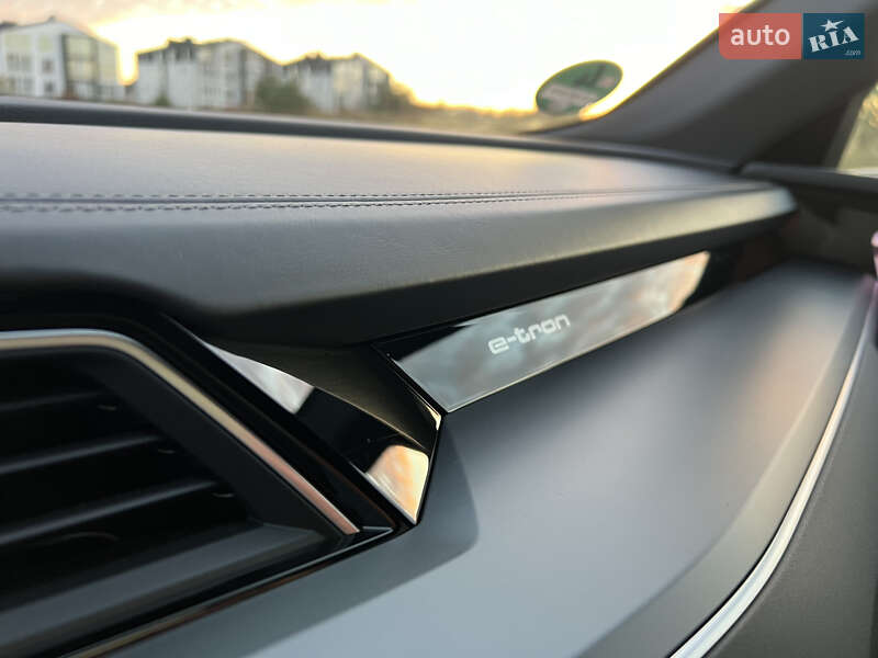 Внедорожник / Кроссовер Audi e-tron 2019 в Ровно