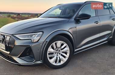 Позашляховик / Кросовер Audi e-tron 2021 в 