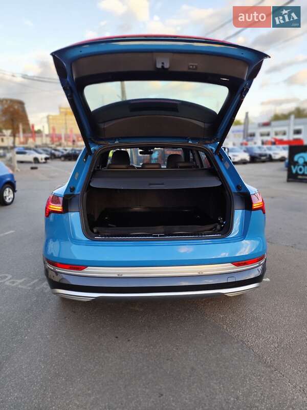 Внедорожник / Кроссовер Audi e-tron 2019 в Киеве