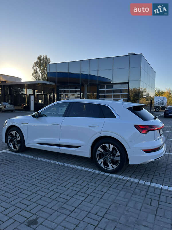 Внедорожник / Кроссовер Audi e-tron 2020 в Днепре