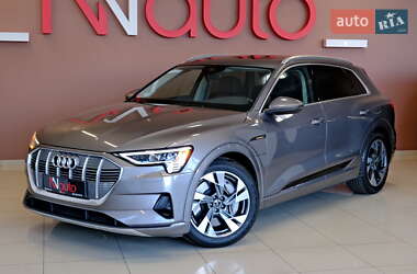 Внедорожник / Кроссовер Audi e-tron 2020 в 