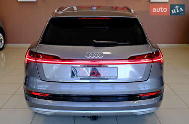 Внедорожник / Кроссовер Audi e-tron 2020 в 