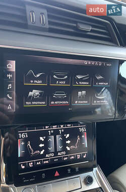Позашляховик / Кросовер Audi e-tron 2019 в 