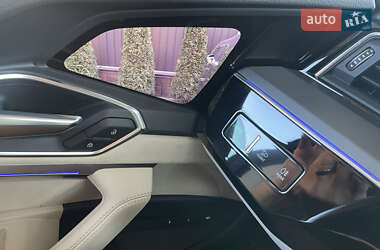 Позашляховик / Кросовер Audi e-tron 2019 в 