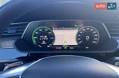 Позашляховик / Кросовер Audi e-tron 2019 в 