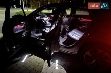 Внедорожник / Кроссовер Audi e-tron 2020 в 