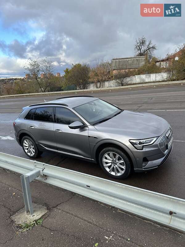 Позашляховик / Кросовер Audi e-tron 2019 в Сумах