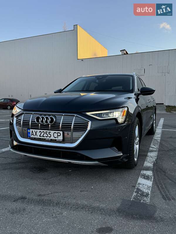 Внедорожник / Кроссовер Audi e-tron 2019 в 