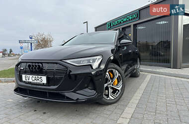 Внедорожник / Кроссовер Audi e-tron 2023 в 