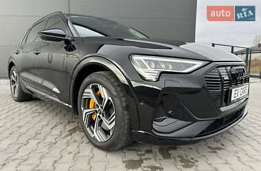 Внедорожник / Кроссовер Audi e-tron 2023 в 