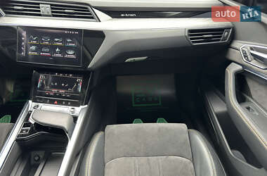 Внедорожник / Кроссовер Audi e-tron 2023 в 