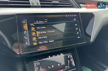 Внедорожник / Кроссовер Audi e-tron 2023 в 