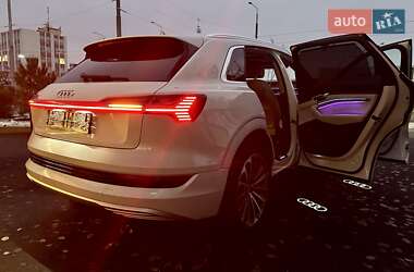 Внедорожник / Кроссовер Audi e-tron 2019 в 