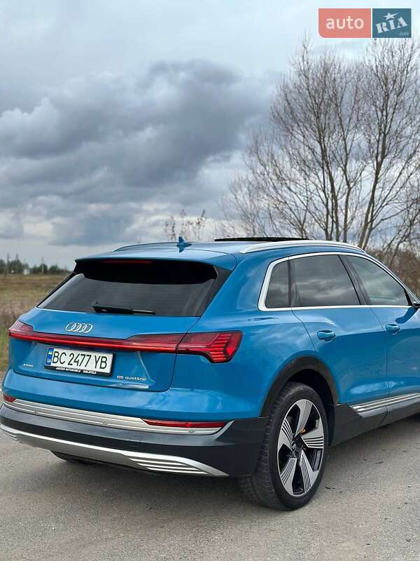 Позашляховик / Кросовер Audi e-tron 2018 в Жовкві
