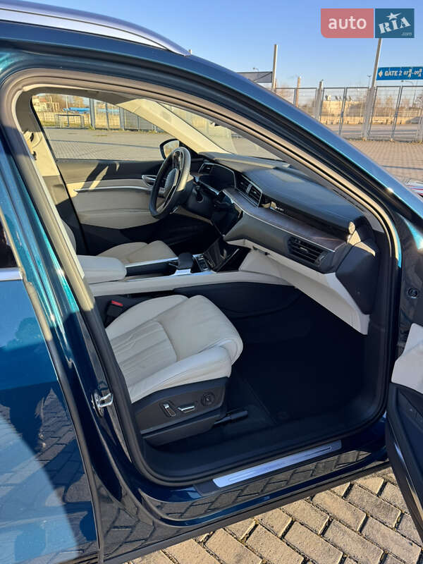 Позашляховик / Кросовер Audi e-tron 2019 в Львові фото 49 Позашляховик / Кросовер Audi e-tron 2019 в Львові