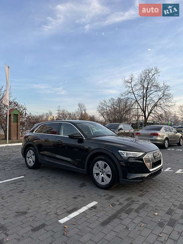 Внедорожник / Кроссовер Audi e-tron 2021 в Киеве