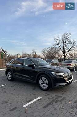Внедорожник / Кроссовер Audi e-tron 2021 в 