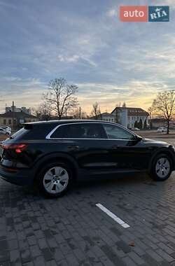 Внедорожник / Кроссовер Audi e-tron 2021 в 
