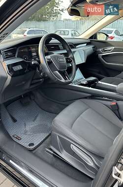 Внедорожник / Кроссовер Audi e-tron 2021 в 