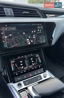 Внедорожник / Кроссовер Audi e-tron 2021 в 