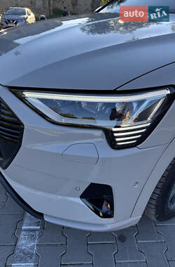 Внедорожник / Кроссовер Audi e-tron 2020 в 