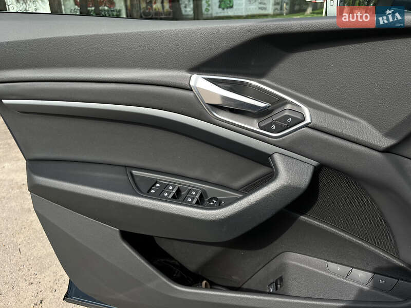 Внедорожник / Кроссовер Audi e-tron 2021 в Львове