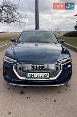 Позашляховик / Кросовер Audi e-tron 2020 в 