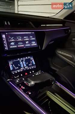 Внедорожник / Кроссовер Audi e-tron 2019 в 