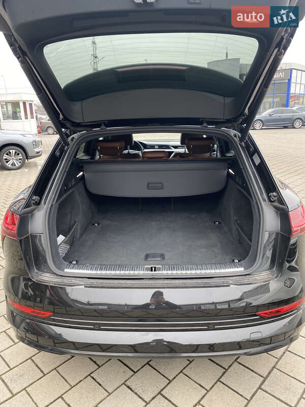Позашляховик / Кросовер Audi e-tron 2019 в Тячеві