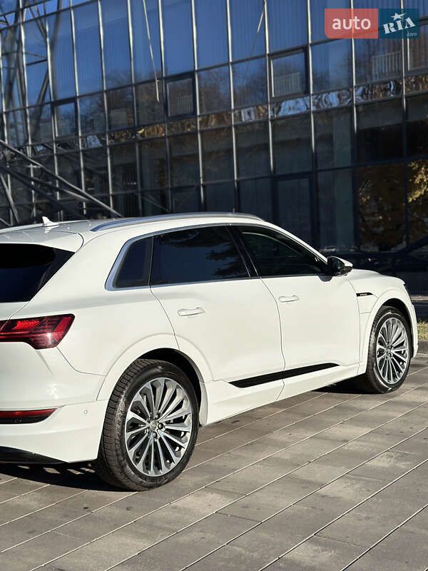 Внедорожник / Кроссовер Audi e-tron 2019 в Полтаве