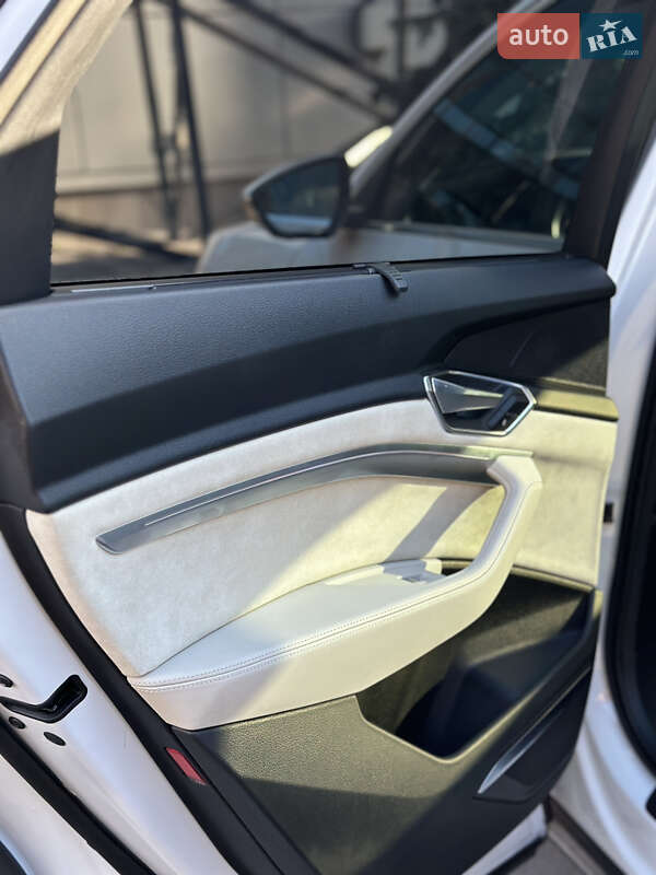 Внедорожник / Кроссовер Audi e-tron 2019 в Полтаве