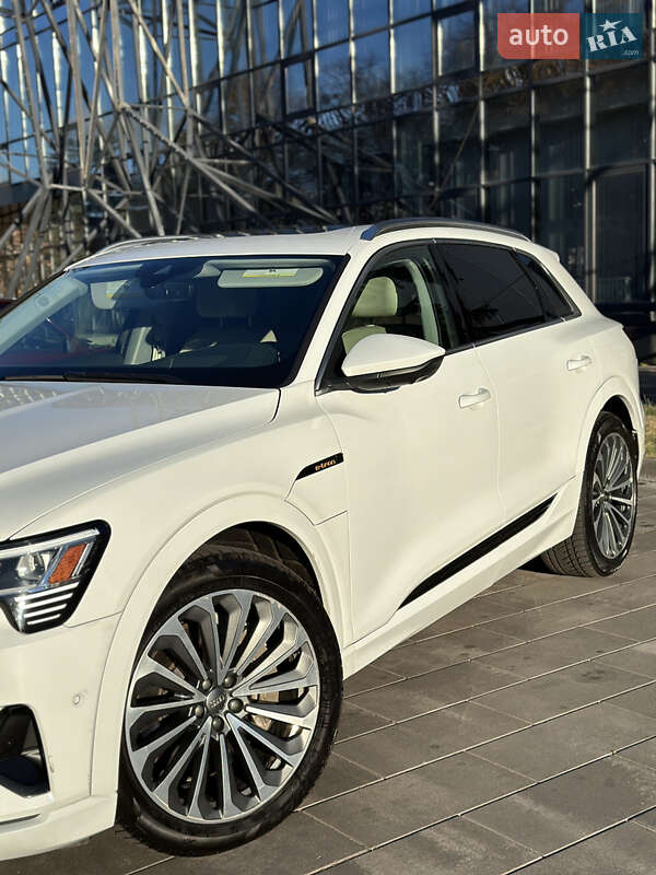 Внедорожник / Кроссовер Audi e-tron 2019 в Полтаве