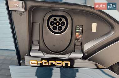 Внедорожник / Кроссовер Audi e-tron 2020 в 