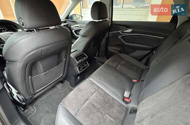 Внедорожник / Кроссовер Audi e-tron 2020 в 