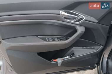 Внедорожник / Кроссовер Audi e-tron 2019 в 