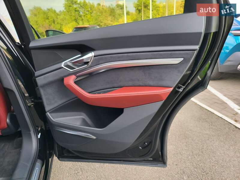 Внедорожник / Кроссовер Audi e-tron 2022 в Киеве
