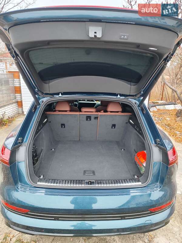 Позашляховик / Кросовер Audi e-tron 2019 в Києві