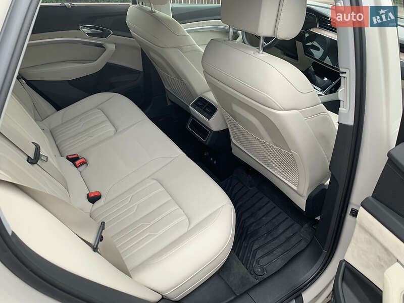 Внедорожник / Кроссовер Audi e-tron 2019 в Черновцах