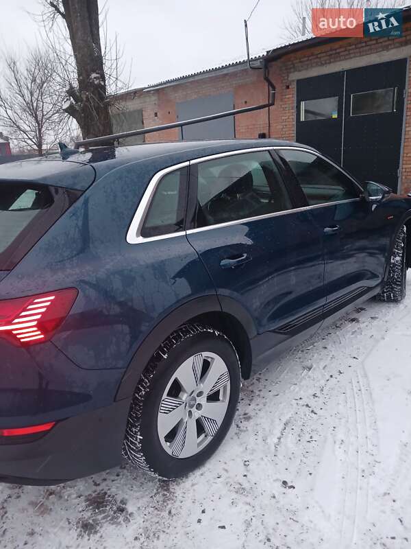 Внедорожник / Кроссовер Audi e-tron 2019 в Лубнах