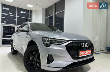 Внедорожник / Кроссовер Audi e-tron 2020 в 