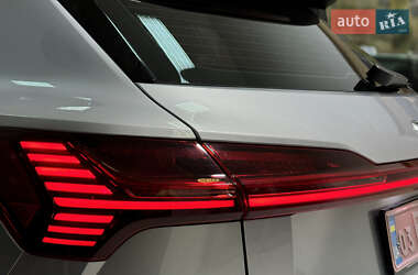 Внедорожник / Кроссовер Audi e-tron 2020 в 
